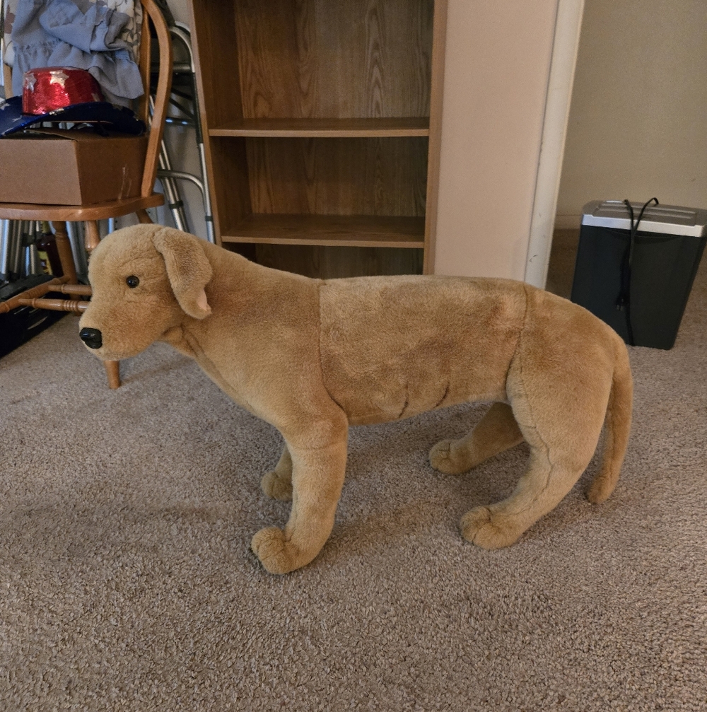 HTF! Melissa & Doug large life size yellow lab stuffed animal in great condition